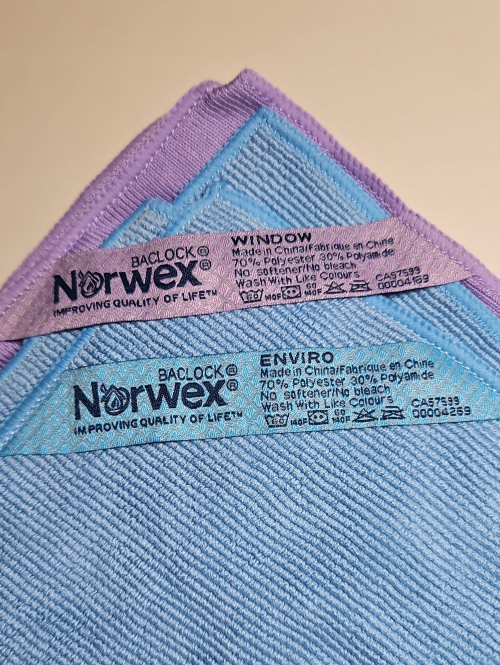 Never Used Norwex Basic Package Set - EnviroCloth & Window Cloth BacLock